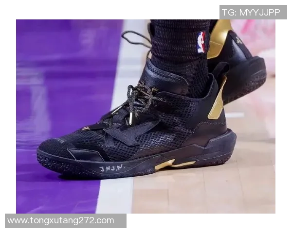 各大足球明星最新上脚球鞋全景展示 精选鞋款与球员搭配瞬间解析