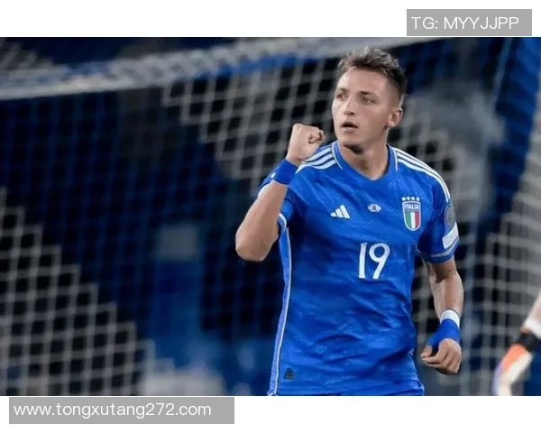 足球中锋球星帅哥的锋线风采与进球故事：从绿茵场到粉丝心中